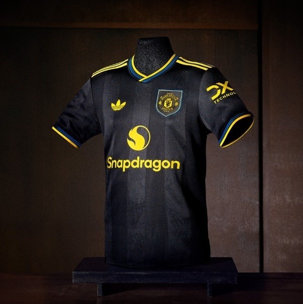 曼联官方：客战枪手将穿黑色球衣；上次联赛客胜枪手还是穆帅时期