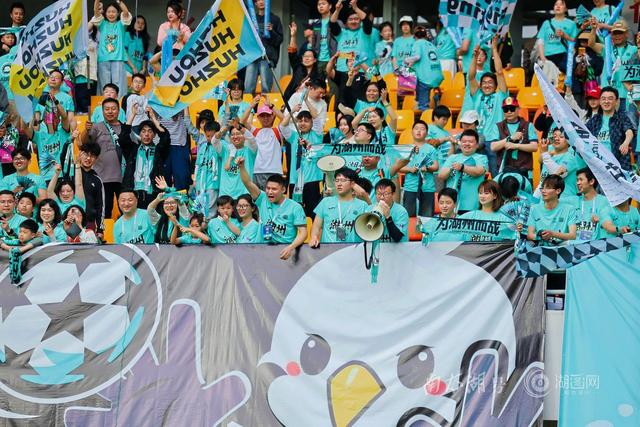 21635人的心跳，与湖州队同频——“吴越杯”湖州主场首战侧记|杭州|浙江省城市足球联赛|球迷|看台|折页_新浪体育_新浪新闻